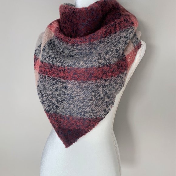 Amazingly Soft Triangle Scarf - Picture 4 of 4